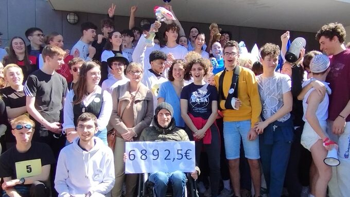 Remise du chèque de la course solidaire 2023 à l'association Handi'School